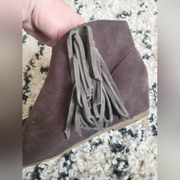 American Eagle Brown fringe booties.  size 7 - Picture 5 of 5